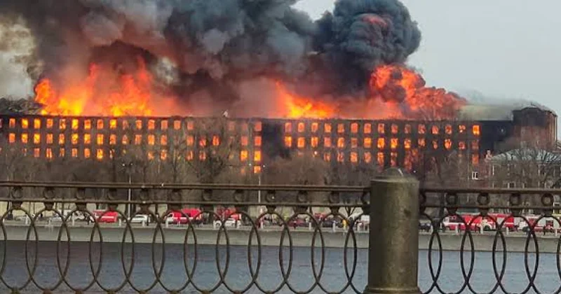 В Петербурге загорелись химикаты: Начался сильный пожар видео