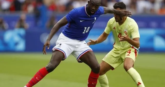 Milan Fransa millisinin üzvünü transfer etmək istəyir