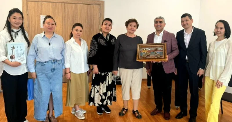 Azərbaycanlı sənətkar Qazaxıstanda Dövlət İmtahan Komissiyasına rəhbərlik edib
