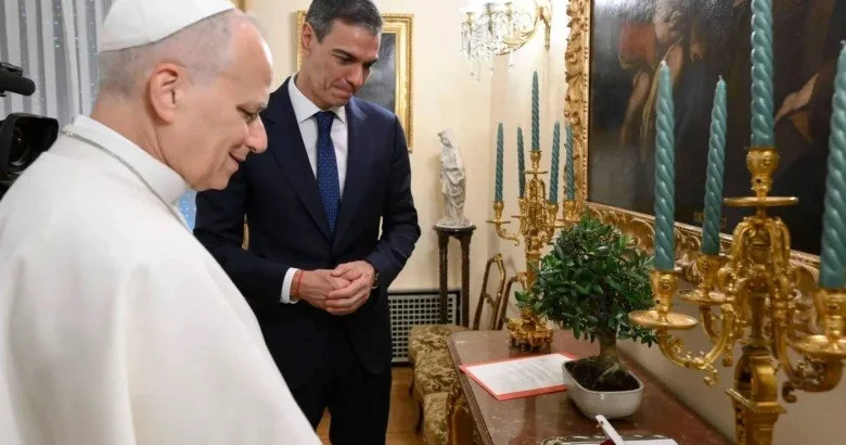 İspaniyada Roma Papasına zeytun ağacı hədiyyə edildi