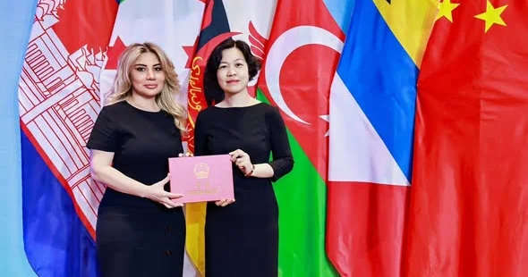 Mediasya Şurasının daha bir nümayəndəsi Çində keçirilən beynəlxalq seminarda uğurlu iştirakına görə sertifikatla təltif olunub