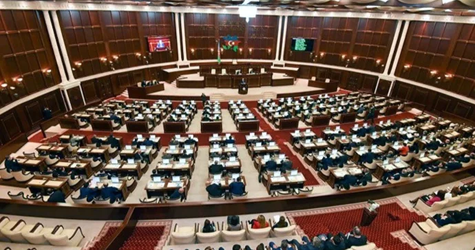 Milli Məclis yeni qərar qəbul etdi: 12 ay sonra qüvvəyə minəcək