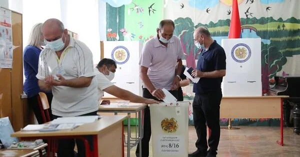İrəvanda seçkidən sonra Rusiyaya qaçmaq istədi...