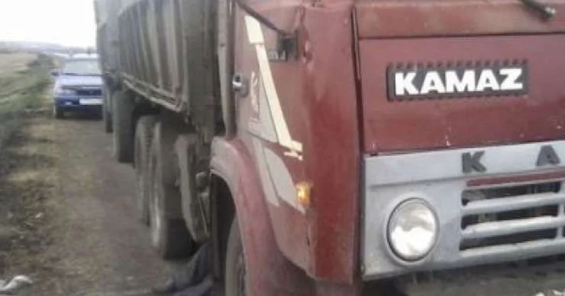 Bakıda yük maşını piyadanı vurub