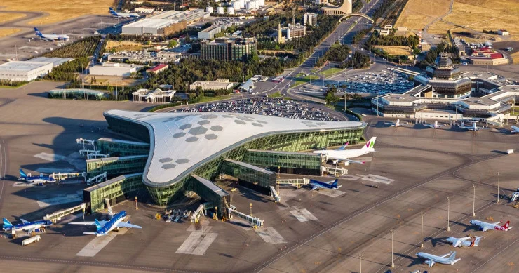 70 yaşlı qadın Bakı aeroportunda öldü KONKRET