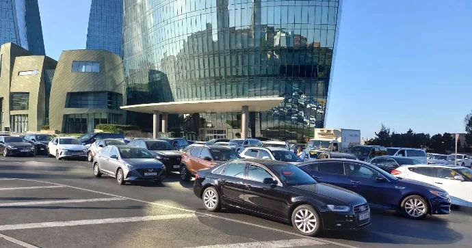 Bəlkə polissiz maşın sürməyə də vərdiş edək? FOTO
