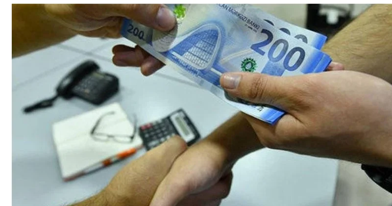 Vaxtından əvvəl pensiyaya çıxmaq istəyən rəisin başına iş gəldi 14 300 manat vermişdi