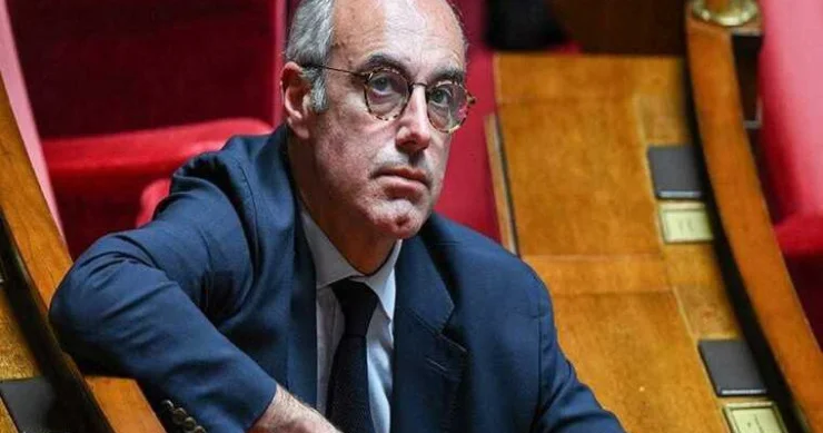 Makronu rüşvətdə ittiham edən partiya üzvünün asılmış meyiti tapıldı