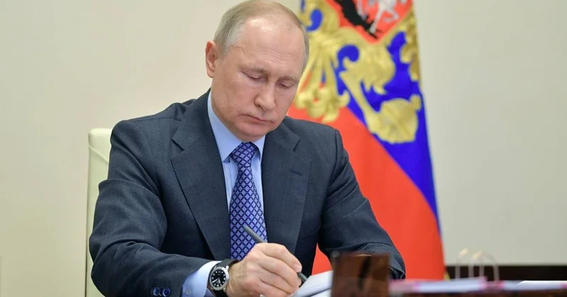 Azərbaycanlılara çağırış: Putinin imzaladığı bu qanundan yan keçin!