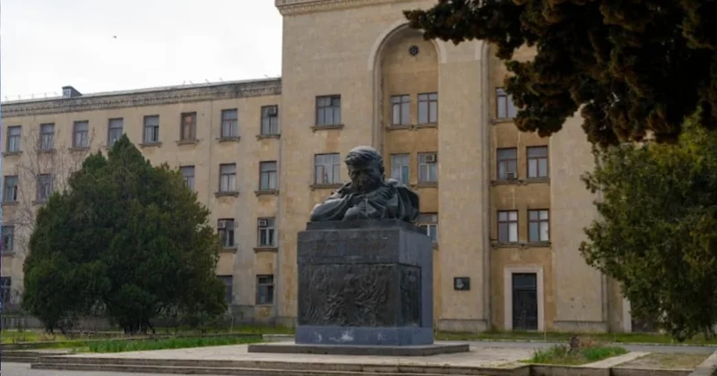 PSEVDO YANĞIN Eldəniz Quliyev yazır