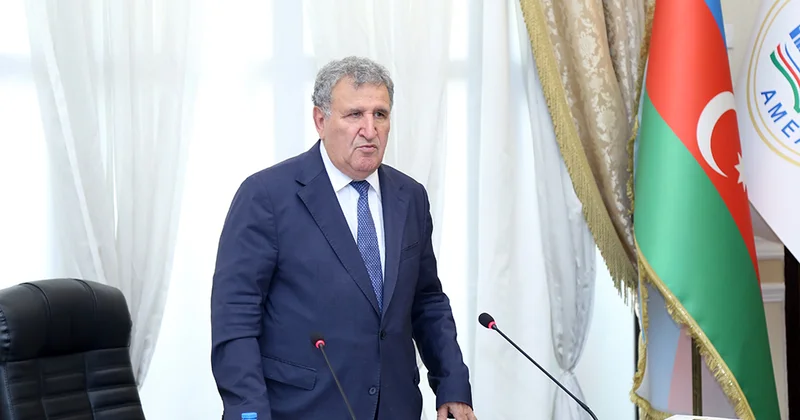 “Postmodern çağda folklor və dövlətçilik münasibətlərinə diskursiv baxış” mövzusunda məruzə dinlənilib