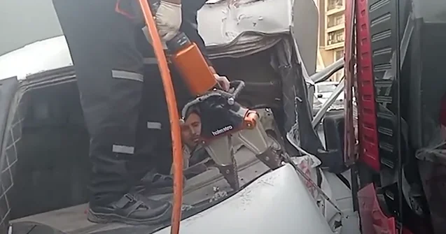 Xətaidə avtobusla avtomobil toqquşdu Video