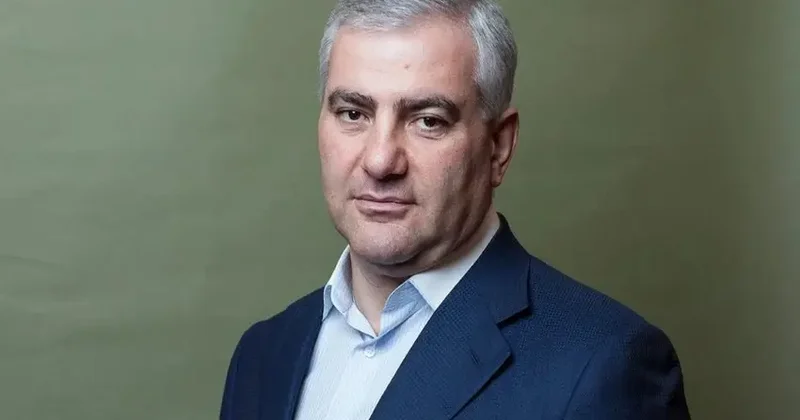 Həbs edilmiş iş adamı Paşinyanın mətbuat katibi və aparat müavinini məhkəməyə verib