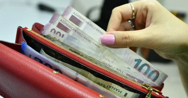Rusiyada polisə rüşvət təklif edən azərbaycanlı 8 min manat cərimələndi