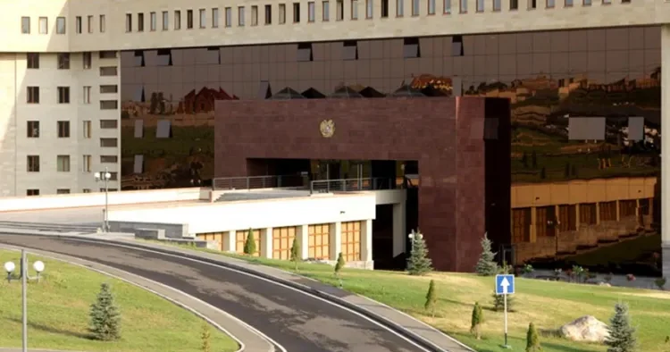 Təlimlər zamanı minaatan partladı xəsarət alanlar var