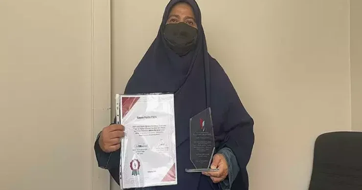 53 yaşında 13 cü diplomunu aldı