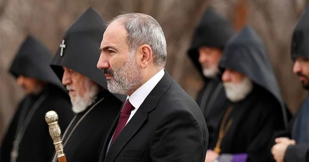 Paşinyan: Erməni kilsəsinin azad edilməsinə şəxsən rəhbərlik edəcəm
