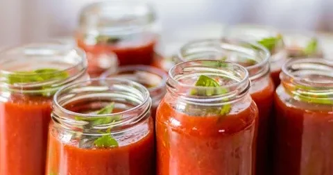 Tomatı bu üsullarla saxlayanda KİFLƏNMİR