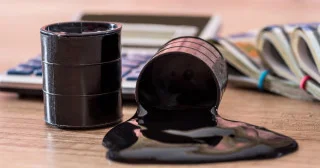 Нефть снова в минусе: котировки Brent и WTI снижаются