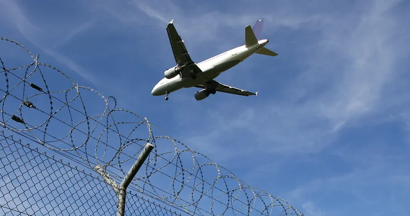 Временные запреты на полеты в Азербайджане будут действовать до трех дней