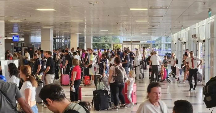 Rusiyada 11 min turist uçuş xaosu ilə üzləşdi