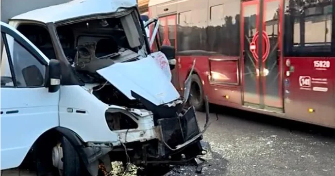 Zığ şosesində zəncirvari qəza: “Qazel” avtobus və maşınlara çırpıldı VİDEO