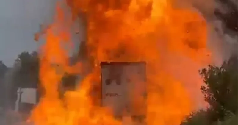 В Азербайджане взорвалась фура с парфюмерией ВИДЕО
