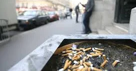 Dayanacaqda, küçədə, bankomat qarşısında siqaret çəkmək olar? Cərimə neçədir?
