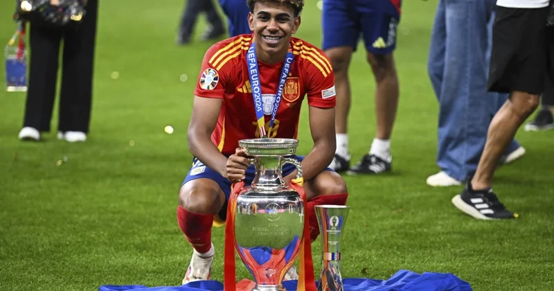 Lamin Yamalın tarixi rekordunu meksikalı futbolçu qırdı