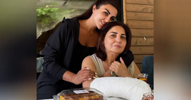 Gülay Zeynallı anası ilə rayonda istirahət edir
