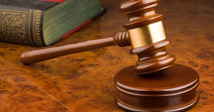 14 il iş almış şəxsi azad etdirmək istədi, özü 2 il iş aldı