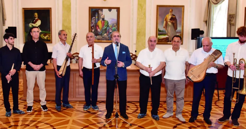 Dinləyicini dünənə, keçmişi bu günə gətirmək məharəti