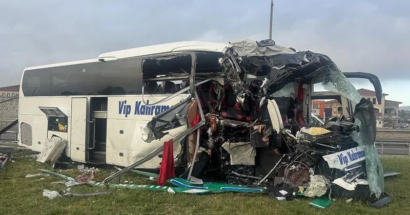 В Турции в ДТП с участием пассажирского автобуса пострадали 15 человек