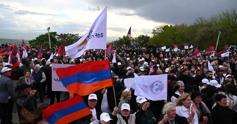 Güclü Ermənistan dan 106 namizəd geri çəkilib