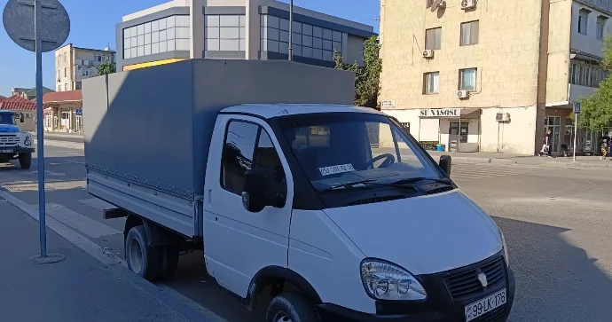 Binədə sürücü hər gün maşını piyada keçidinin qarşısında saxlayıb təhlükə yaradır 99 LK 176 VİDEO