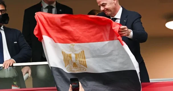 İnfantino Misir bayrağına görə tənqid edildi