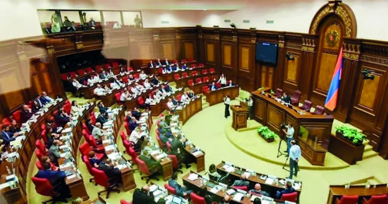 İrəvanda yeni parlament, köhnə çəkişmələr