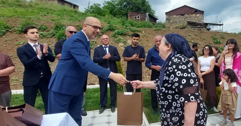 Переселившимся в село Кичик Галадяряси семьям вручены ключи от квартир