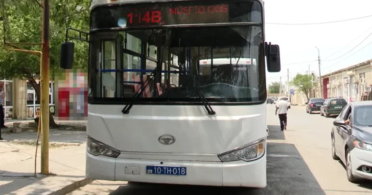 Пассажиры маршрута №114B в Баку пожаловались на старые автобусы