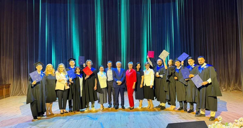İkili diplomlar məzunlara təqdim olunub