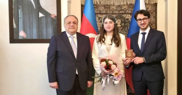 Çexiyadakı səfirliyimiz azərbaycanlı gənclərin nigah sevincinə şahidlik edib