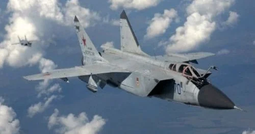 Amerikalı qırıcı pilot Sakit Okean üzərində Rusiya və Çin tələsinə düşüb