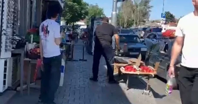 Bakıda mağazalar piyada səkilərini zəbt etdilər