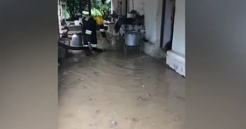 Bu rayonlarda evlərin həyətlərini su basdı Video