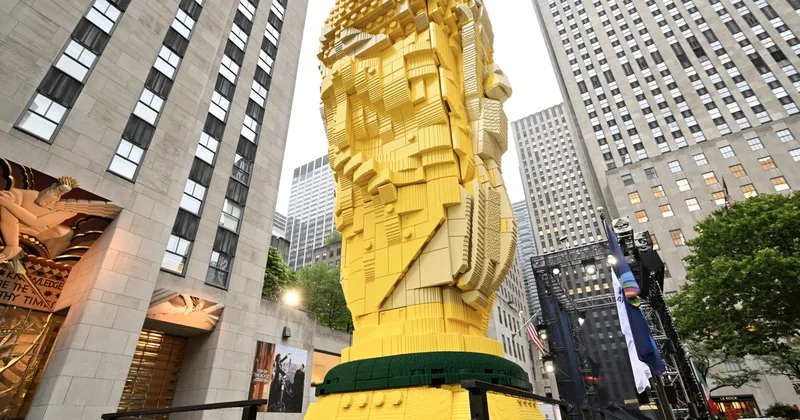 LEGO dan Nyu Yorkda nəhəng DÇ kuboku FOTO