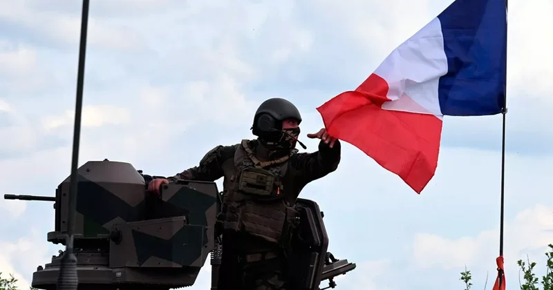 СМИ: Франция отправит войска в Швецию
