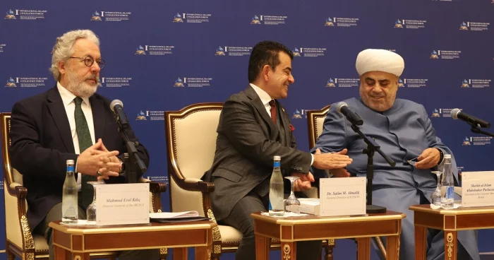 İslam Sivilizasiyası Forumunda Şeyxülislamın kitabı təqdim edildi
