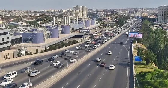 Bakıda üç istiqamətdə nəqliyyatın sıxlığı yaranıb