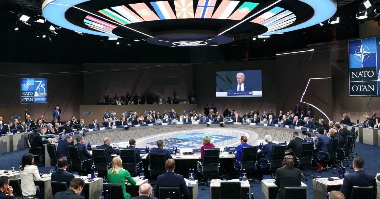 NATO Hörmüz boğazında gəmiçiliyin təhlükəsizliyini müzakirə edəcək