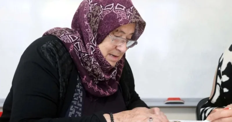 70 yaşında oxumağı və yazmağı öyrəndi FOTO